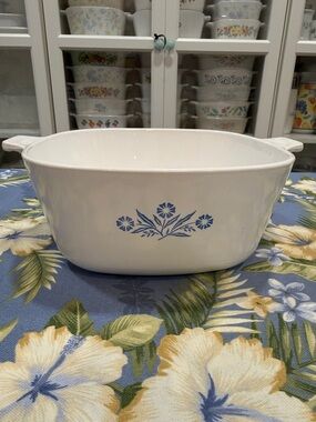 Corningware White Ceramic Casserole with Blue  Cornflower P-2 1/2-B